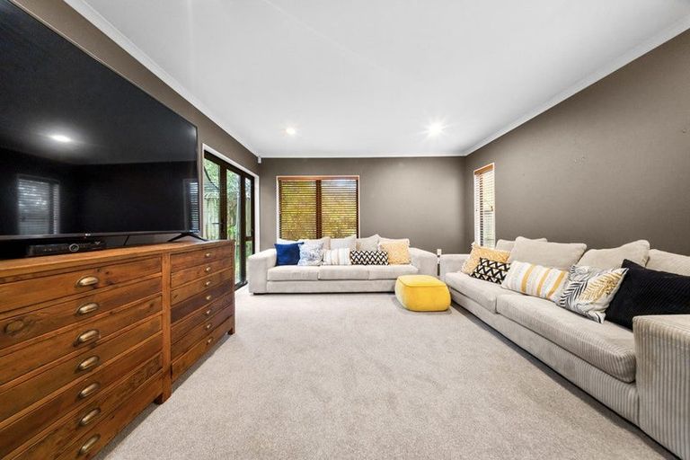 Photo of property in 15 Lilybank Crescent, East Tamaki, Auckland, 2013