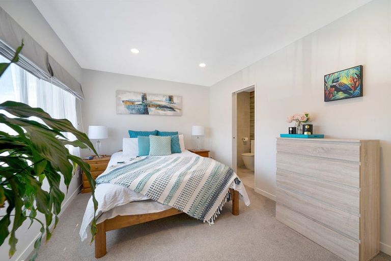 Photo of property in 8 Meritage Lane, Te Atatu South, Auckland, 0610