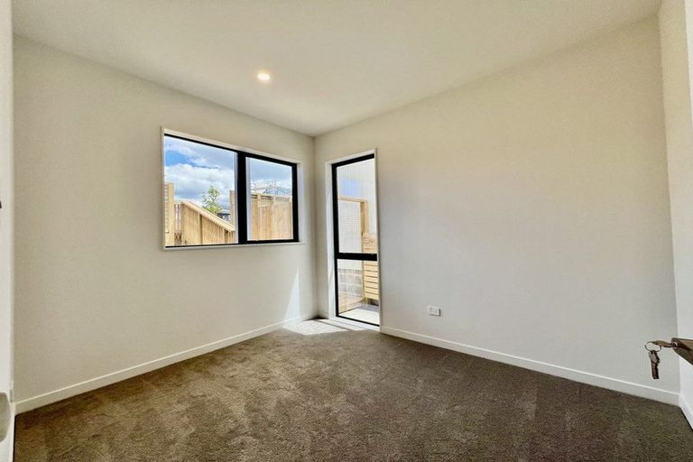 Photo of property in 24 Neretva Avenue, Massey, Auckland, 0614