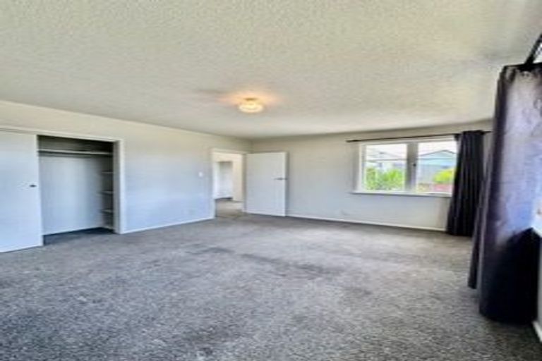 Photo of property in 11 Barrys Road, Glendene, Auckland, 0602