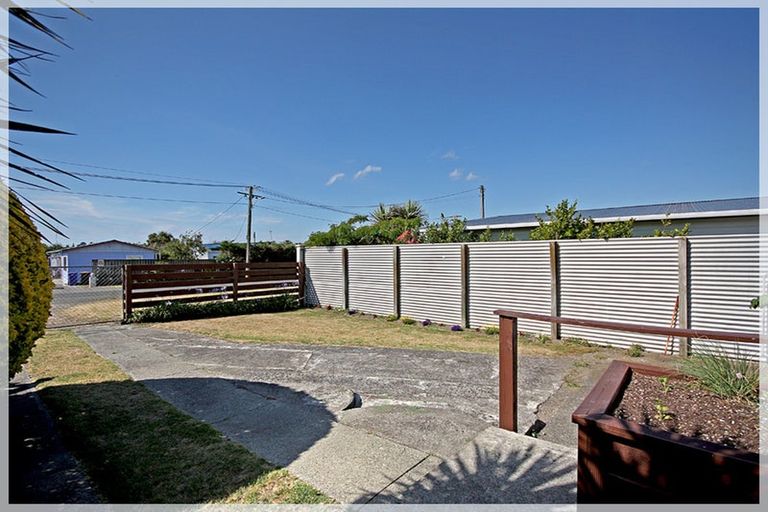 Photo of property in 22 Andresen Street, Foxton Beach, Foxton, 4815