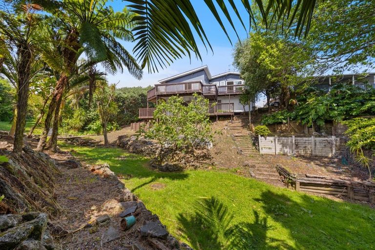 Photo of property in 26 Pickwick Parade, Mellons Bay, Auckland, 2014