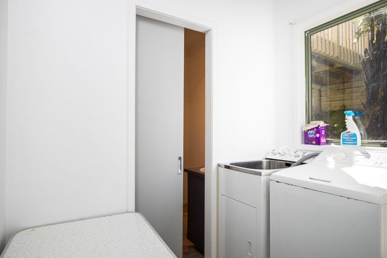 Photo of property in 142 Seaview Road, Westown, New Plymouth, 4310