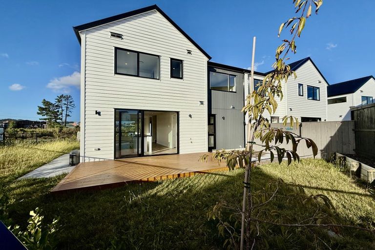 Photo of property in 136 Vintry Drive, Kumeu, 0810