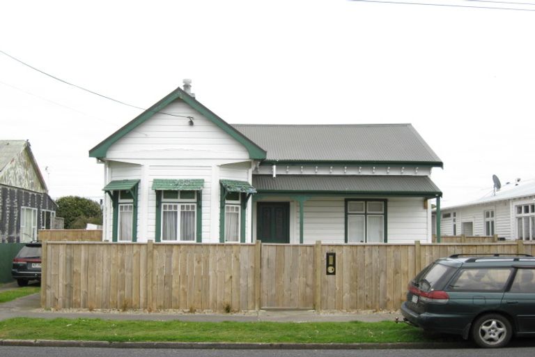 Photo of property in 48 Record Street, Fitzroy, New Plymouth, 4312