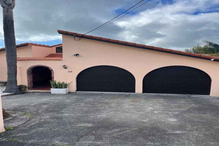 Photo of property in 94 Arran Road, Browns Bay, Auckland, 0630