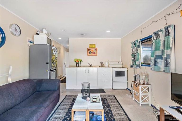 Photo of property in 2/32 Rapallo Place, Farm Cove, Auckland, 2012