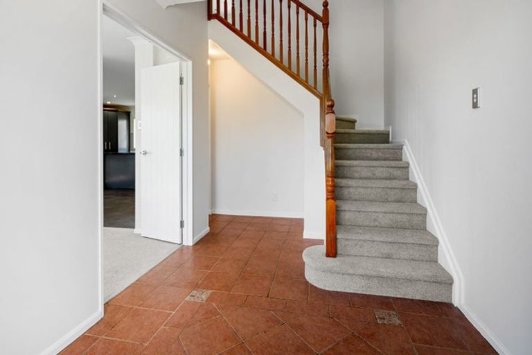 Photo of property in 35 Kestev Drive, Flat Bush, Auckland, 2016