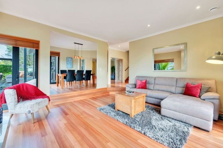 Photo of property in 8 Amber Glen, Albany, Auckland, 0632