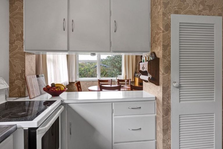 Photo of property in 2a Kendal Place, Merrilands, New Plymouth, 4312