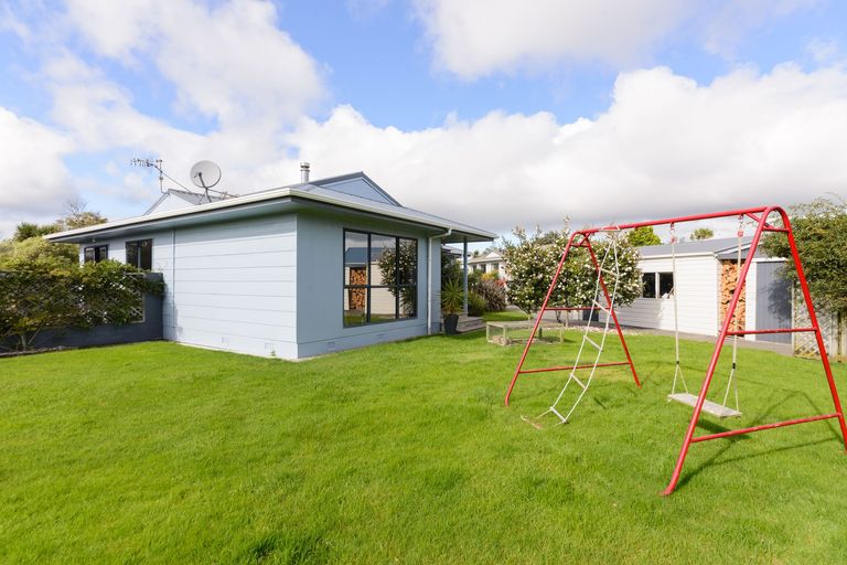 Photo of property in 28 Peppertree Glade, Kelvin Grove, Palmerston North, 4414