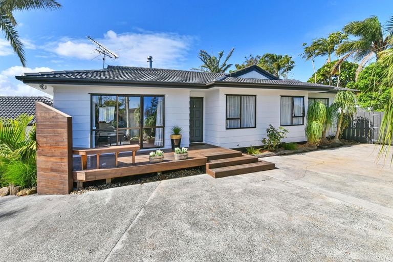 Photo of property in 44 Pinehurst Place, Wattle Downs, Auckland, 2103