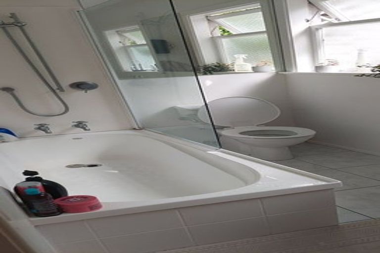 Photo of property in 38 Northland Road, Northland, Wellington, 6012