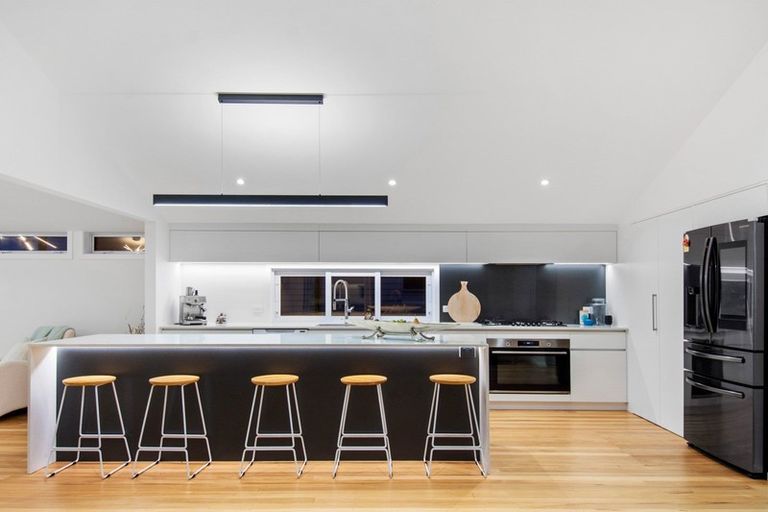 Photo of property in 112 Karewa Parade, Papamoa Beach, Papamoa, 3118