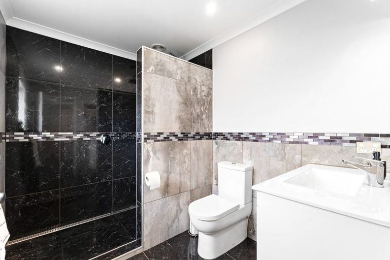 Photo of property in 23 Kahika Grove, Huapai, Kumeu, 0810