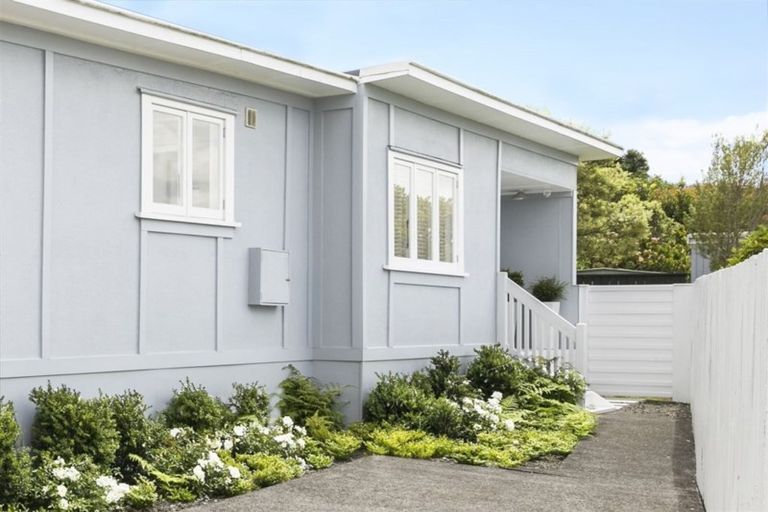 Photo of property in 4a Tiroroa Avenue, Te Atatu South, Auckland, 0610