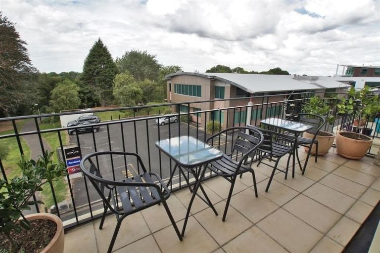 Photo of property in 2a/11 London Street, Hamilton Central, Hamilton, 3204