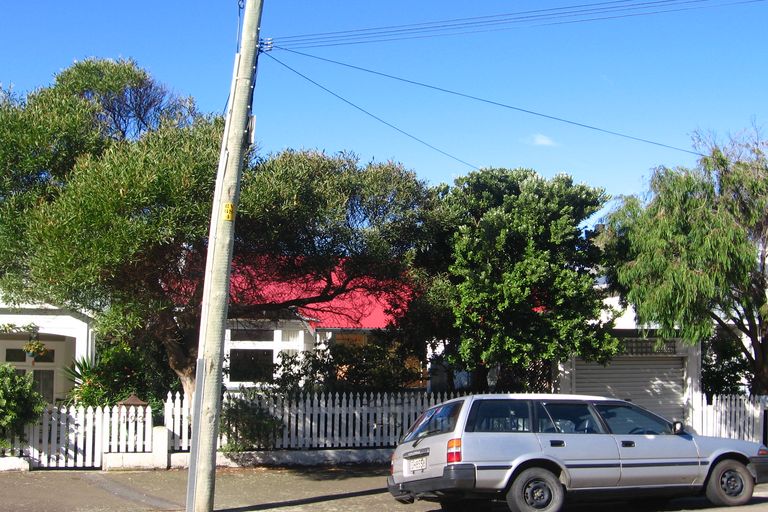 Photo of property in 195 Sutherland Road, Lyall Bay, Wellington, 6022