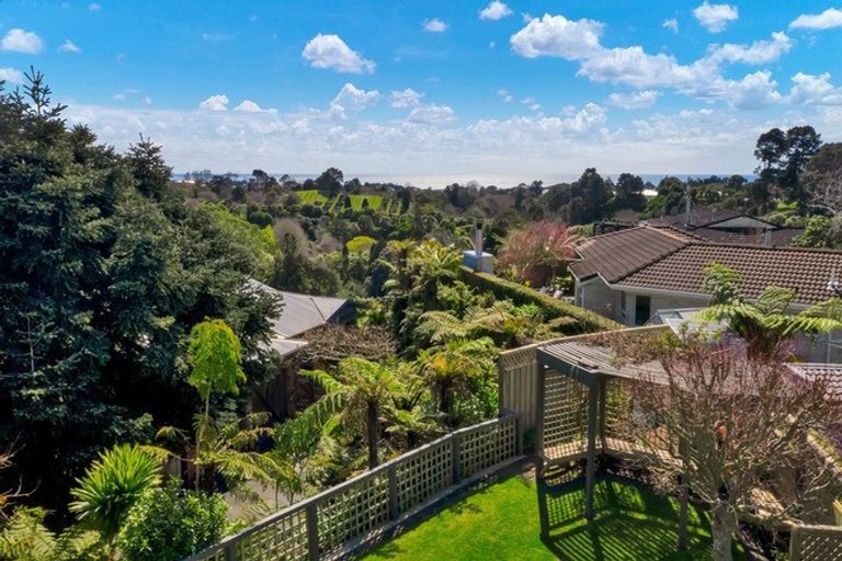 Photo of property in 4 Sequoia Grove, Merrilands, New Plymouth, 4312