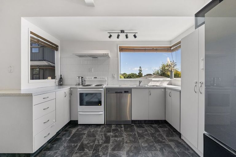 Photo of property in 3 Pukaka Street, Strandon, New Plymouth, 4312