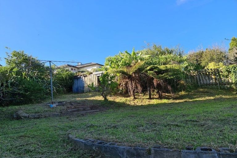 Photo of property in 13 Emirau Place, Glenfield, Auckland, 0629