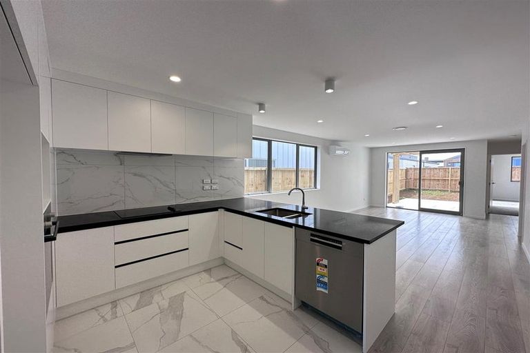 Photo of property in 16 Fredrick Hanson Road, Papakura, 2110