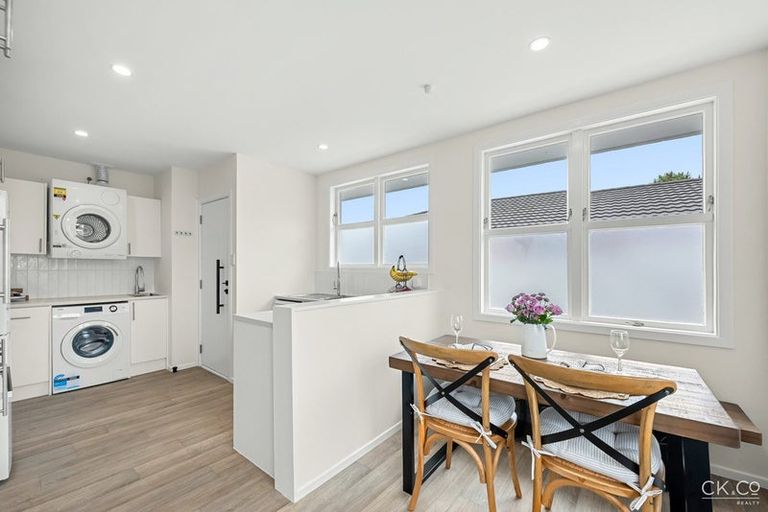 Photo of property in 1a Saulbrey Grove, Woburn, Lower Hutt, 5010