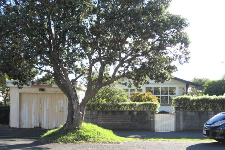 Photo of property in 36 Tuatoru Street, Eastbourne, Lower Hutt, 5013