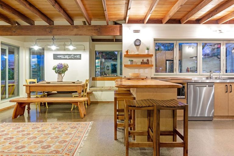 Photo of property in 81 Wellington Road, Paekakariki, 5034