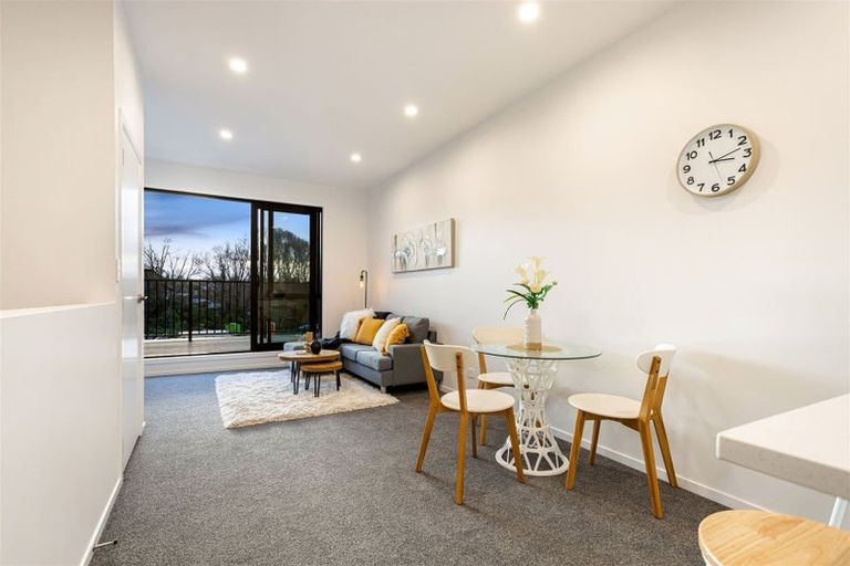 Photo of property in 7 Meg Lane, Glen Eden, 0602