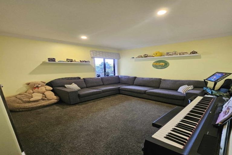 Photo of property in 39 Heynes Place, Clive, 4102