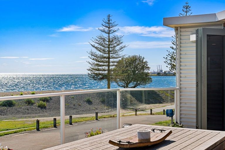 Photo of property in 2 North Terrace, Westshore, Napier, 4110