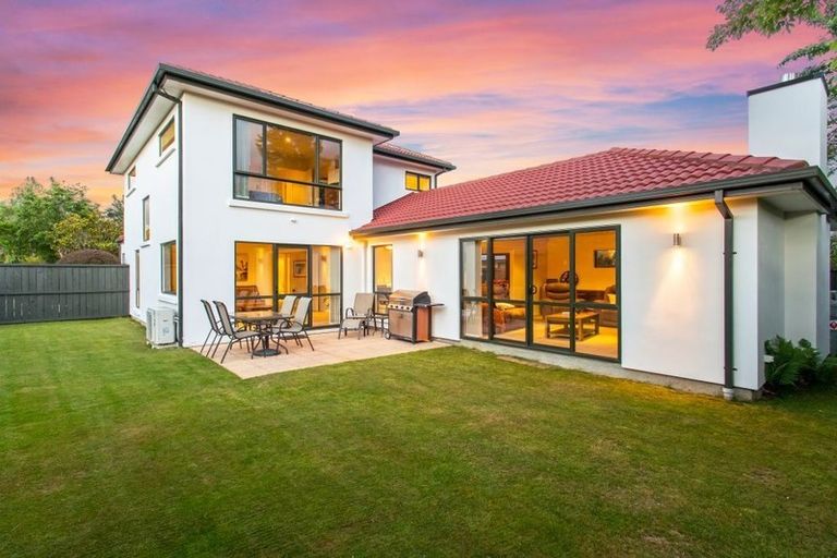 Photo of property in 10 Blarney Place, Casebrook, Christchurch, 8051