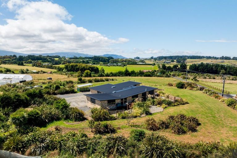 Photo of property in 25 Tunnel Beach Road, Blackhead, Dunedin, 9076