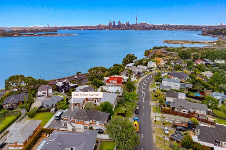 Photo of property in 2/85 Sylvan Avenue, Northcote, Auckland, 0627