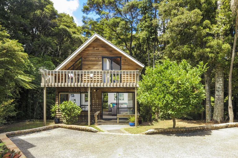 Photo of property in 105 Wirihana Road, Titirangi, Auckland, 0604