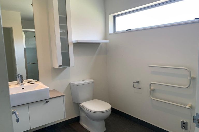 Photo of property in 76h Edmonton Road, Henderson, Auckland, 0612