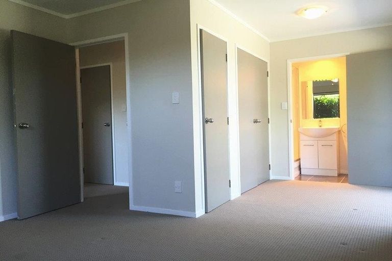Photo of property in 24 Jillteresa Crescent, Half Moon Bay, Auckland, 2012