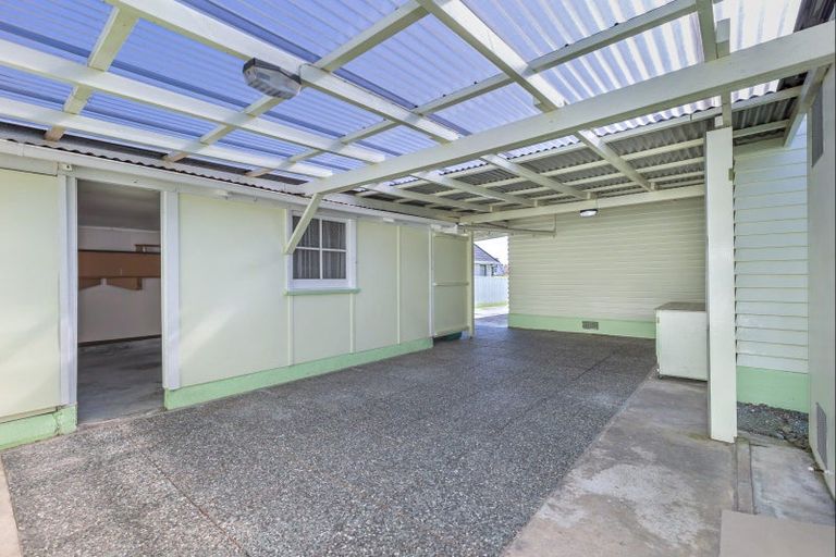 Photo of property in 27 Essex Street, Levin, 5510