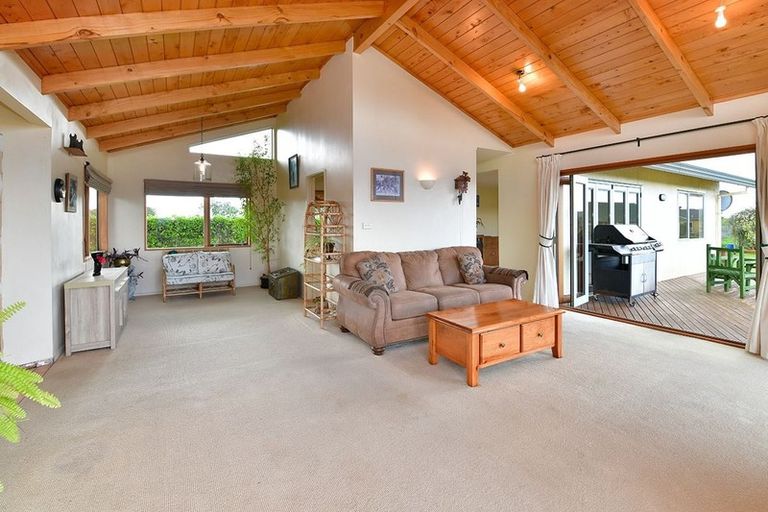 Photo of property in 100 South Head Road, South Head, Helensville, 0874