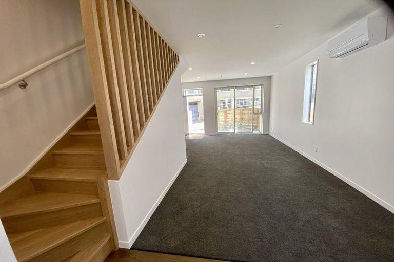 Photo of property in 2/30 Pirie Street, Mount Victoria, Wellington, 6011