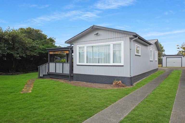 Photo of property in 4 Andresen Street, Foxton Beach, Foxton, 4815