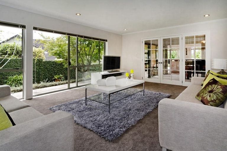Photo of property in 13 La Roche Place, Northcote, Auckland, 0627
