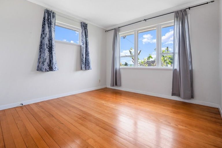 Photo of property in 71 Sylvan Crescent, Te Atatu South, Auckland, 0610