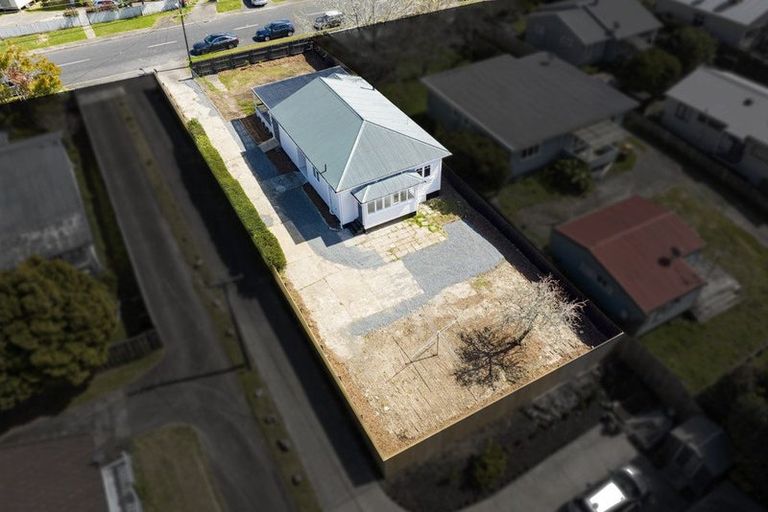 Photo of property in 20 Woodglen Road, Glen Eden, Auckland, 0602