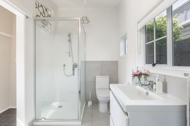 Photo of property in 1/10 Hart Road, Hauraki, Auckland, 0622