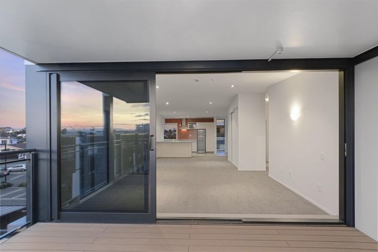 Photo of property in 2-06/424 Maunganui Road, Mount Maunganui, 3116