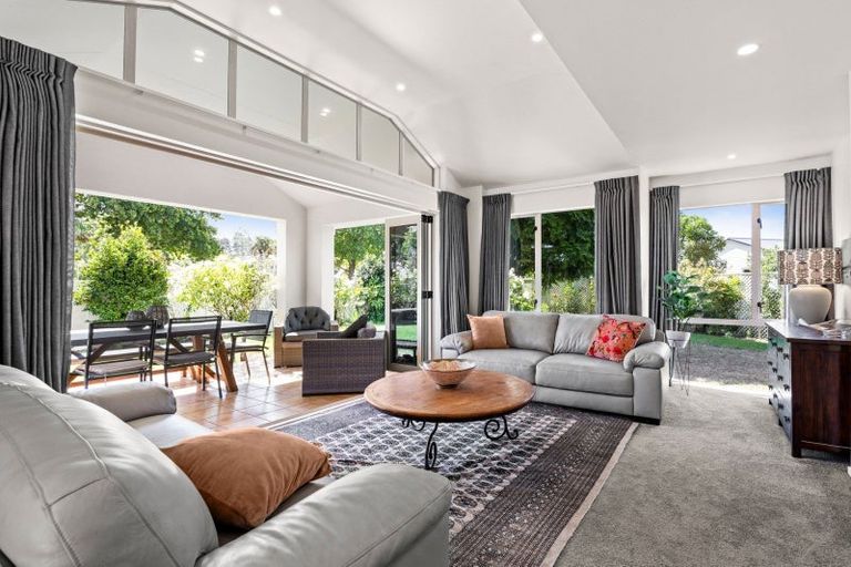 Photo of property in 21 Pukekura Place, Taradale, Napier, 4112