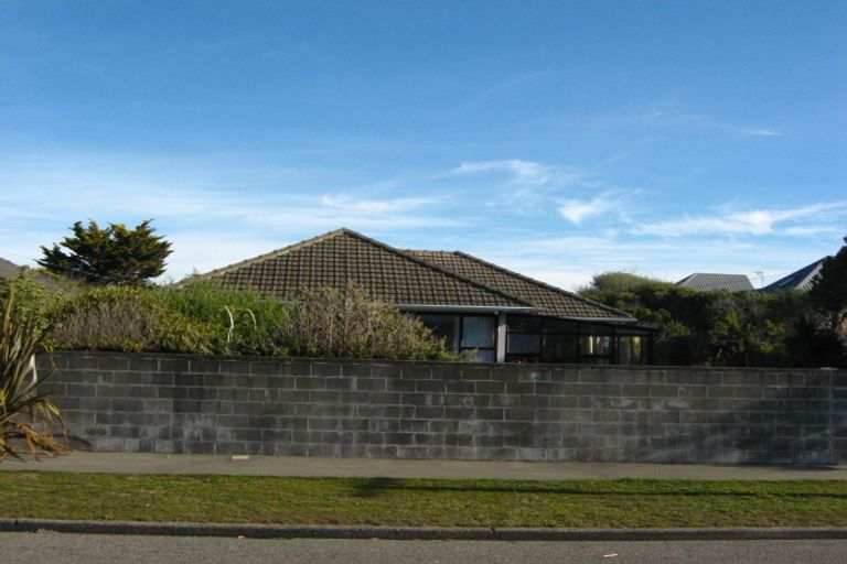 Photo of property in 337 Marine Parade, New Brighton, Christchurch, 8061