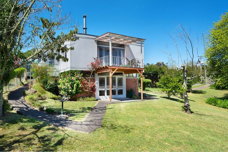 Photo of property in 12 Carter Road, Oratia, Auckland, 0604
